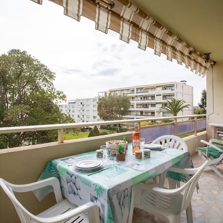Apartment Le Vega By Interhome