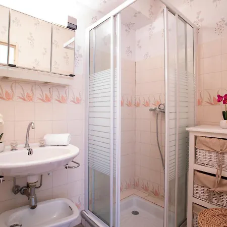 Apartment Le Vega By Interhome